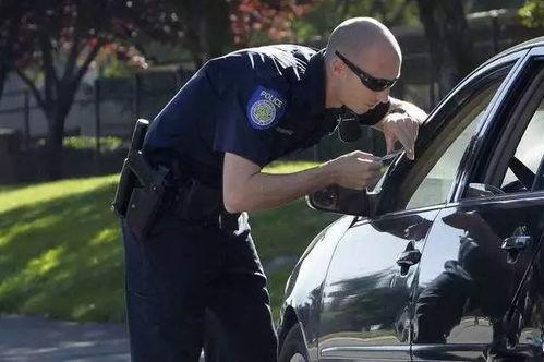 美国警官吃瓜事件