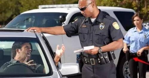 美国警官吃瓜事件